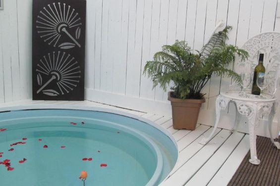 One-Bedroom Apartment with Spa - spa pool